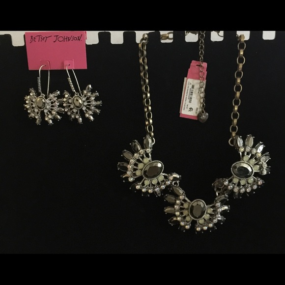Betsey Johnson Crystal Necklace & Earring Set - Picture 1 of 5